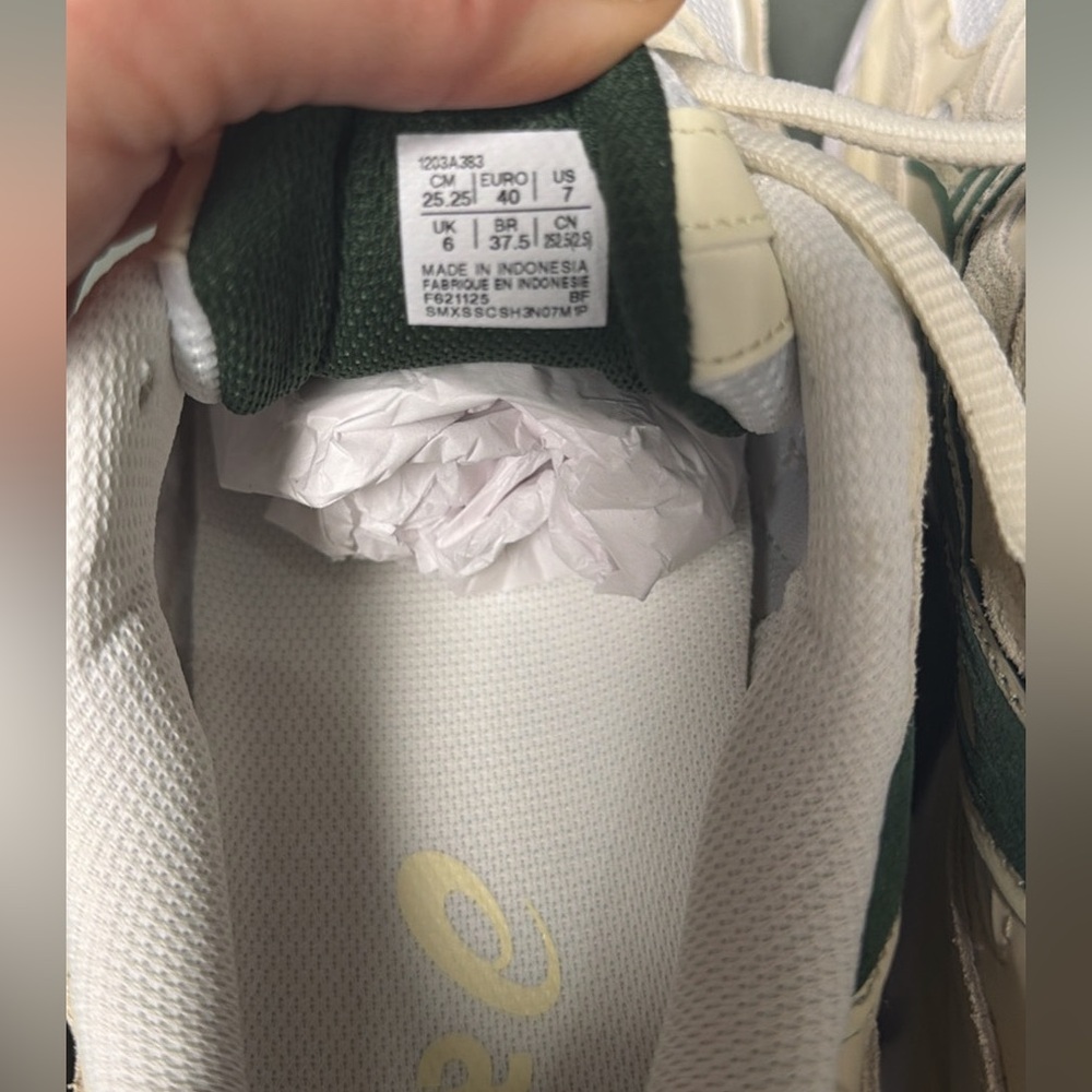 ASICS Gel-NYC sneaker in “Ivory/Forest Night” colorway. - Picture 5 of 6